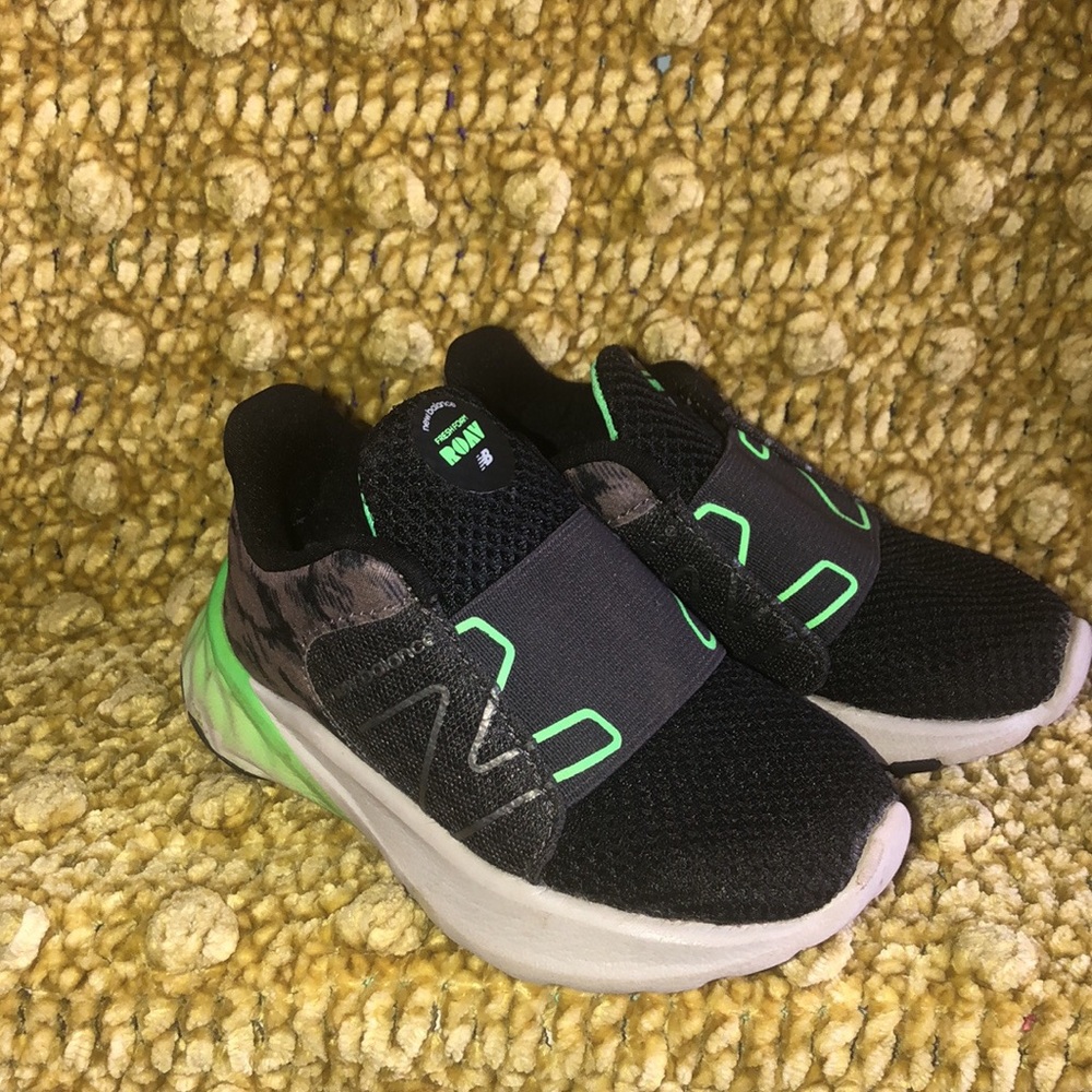 New Balance Black and Green Sneakers toddler size 5